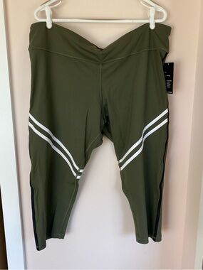 GapFit Blackout Technology Olive Green Capri Leggings with White Stripes - XXL